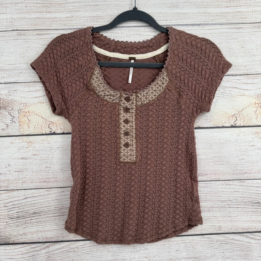 Free People Henley Top Womens XS Brown Textured Knit Scallop Trim Cap Sleeve